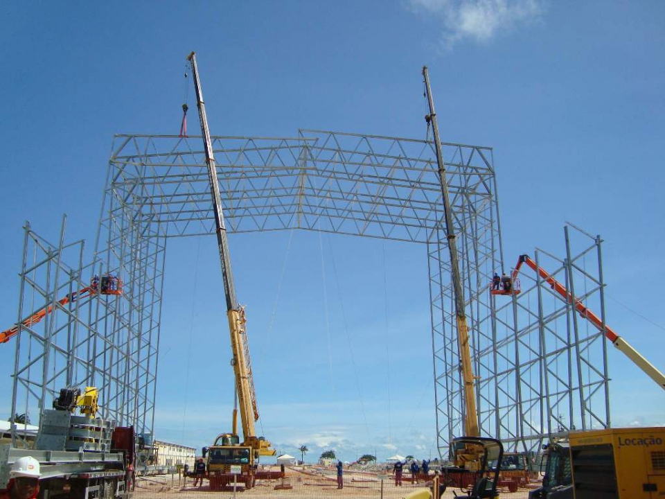 Galpões sobre trilho/Tomé Ferrostal