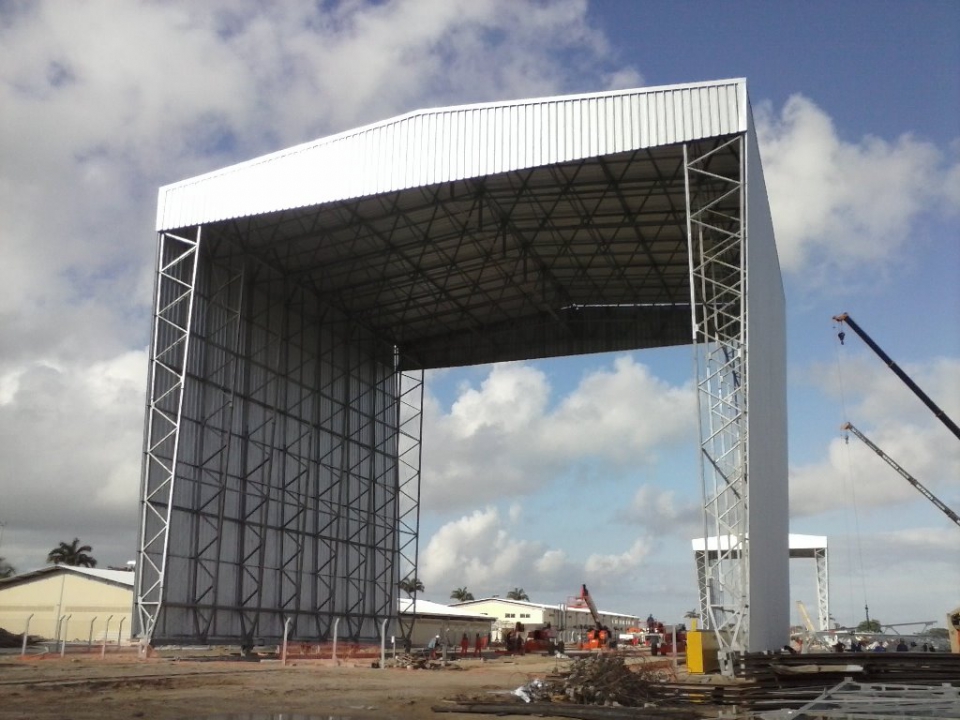 Galpões sobre trilho/Tomé Ferrostal