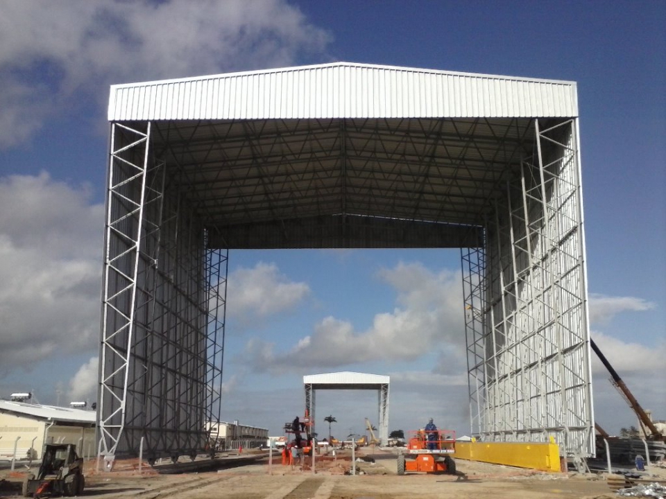 Galpões sobre trilho/Tomé Ferrostal